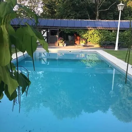 Tuinkamer Met Landelijk Uitzicht En Zwembad. Apartment *