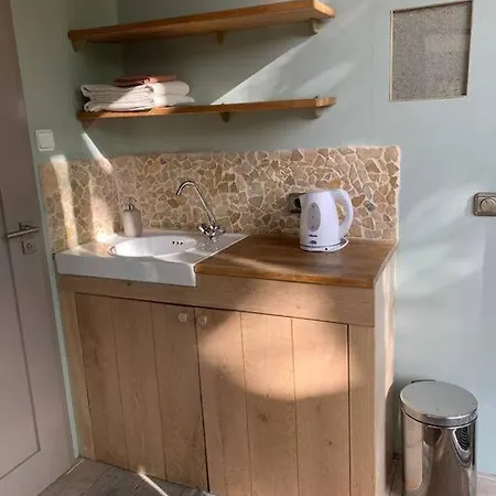 Tuinkamer Met Landelijk Uitzicht En Zwembad. Apartment *